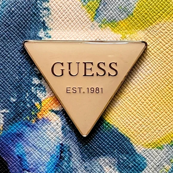 GUESS Wallet - Picture 2 of 4